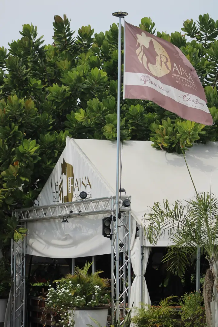 Ambiance chaleureuse du Le Raina